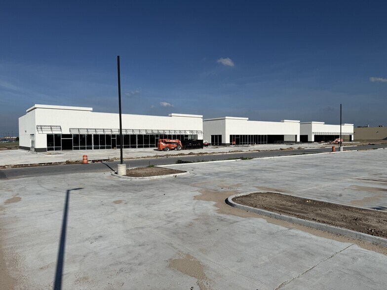 More Photos Of NEQ of Westgate & Business 83, Weslaco Unknown For Lease