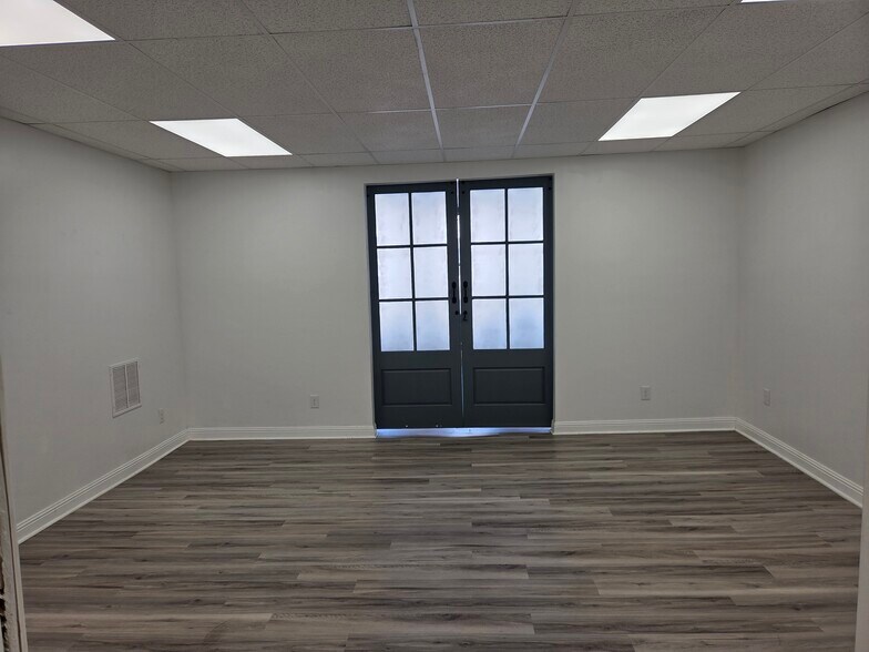 More Photos Of 35 S Main St, Winchester Office Residential For Lease