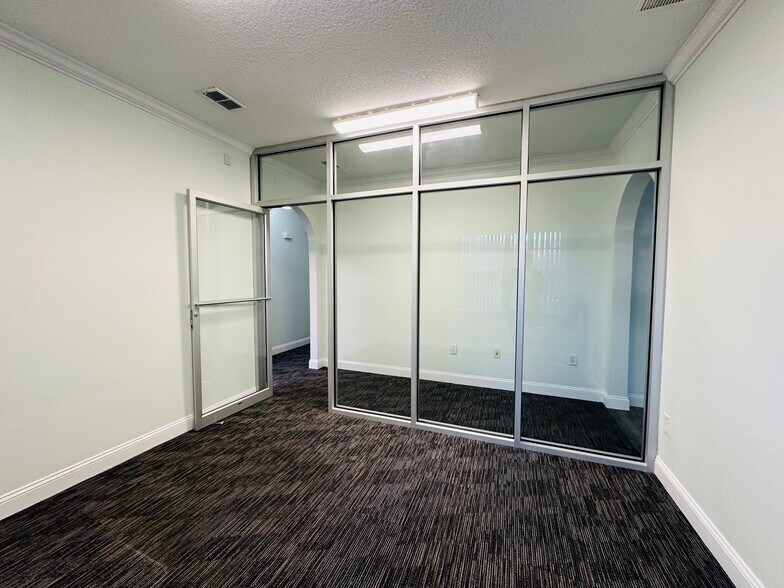 More Photos Of 6817 Southpoint Pky, Jacksonville Unknown For Lease