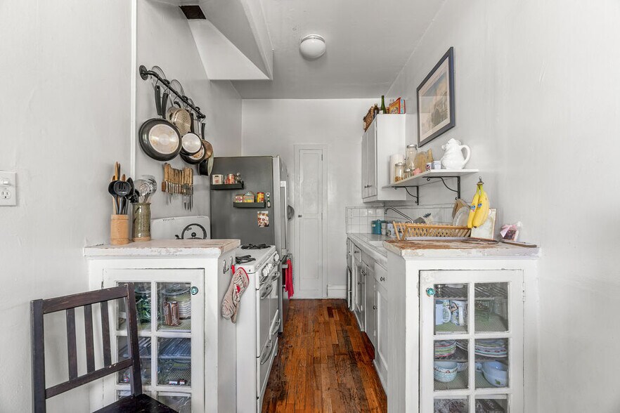 More Photos Of 5424 Franklin Ave, Los Angeles Apartments For Sale