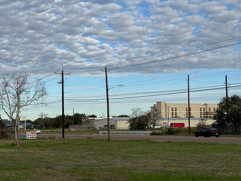 More Photos Of 5303 John Stockbauer Dr, Victoria Land For Sale