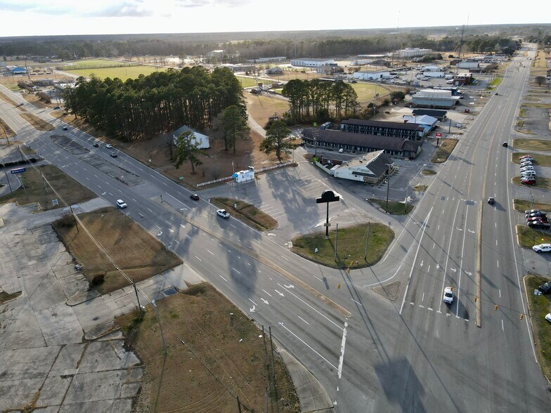 More Photos Of 101 W Boulevard, Williamston Specialty For Sale