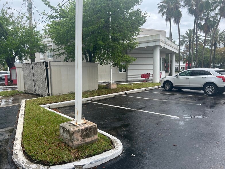 More Photos Of 13750 Biscayne Blvd, North Miami Beach Unknown For Lease