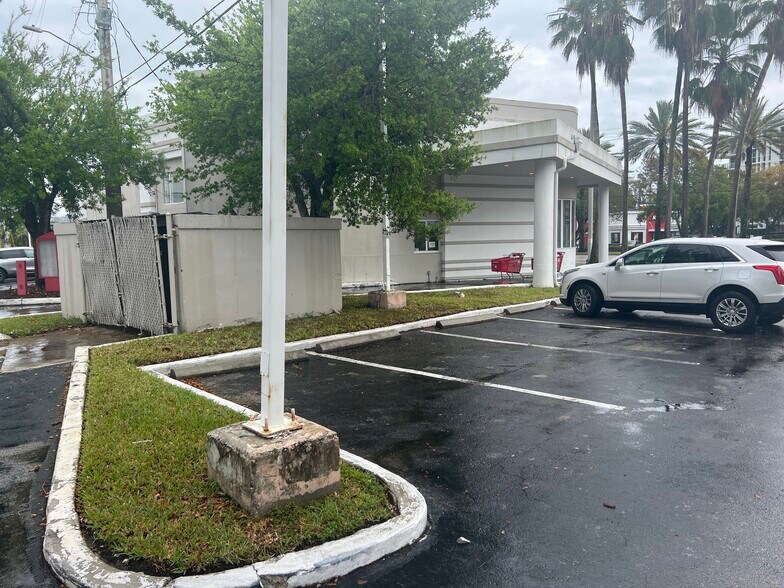 More Photos Of 13750 Biscayne Blvd, North Miami Beach Unknown For Lease