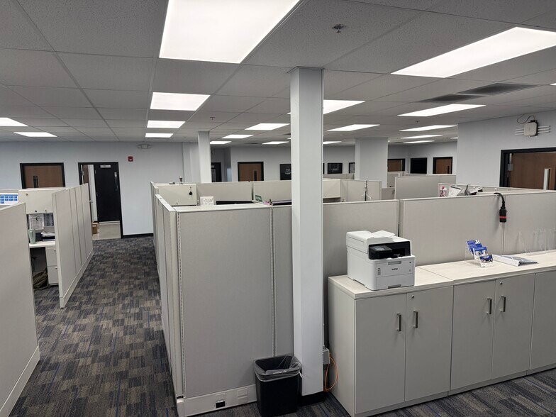 More Photos Of 283 Sharts Dr, Springboro Distribution For Lease