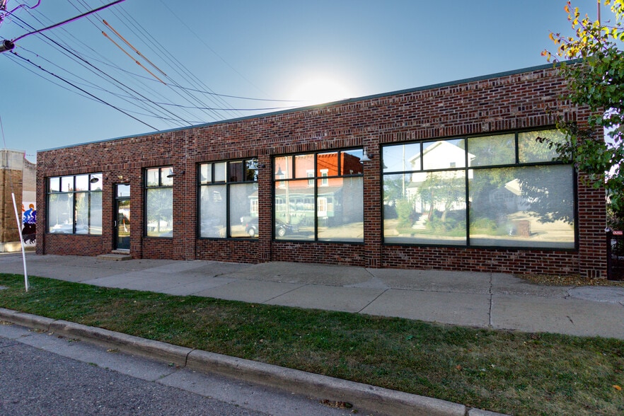 More Photos Of 1213 Center St, Lansing Medical For Sale