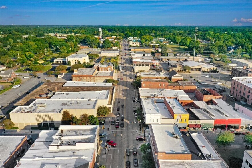 More Photos Of 201 E Market St, Smithfield Bank For Sale