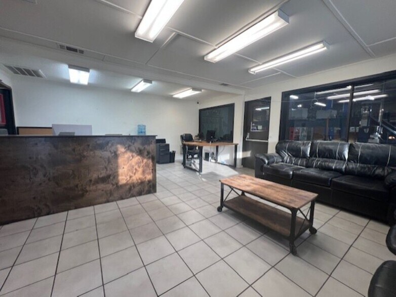 More Photos Of 1914 Cypress St, West Monroe Service For Sale