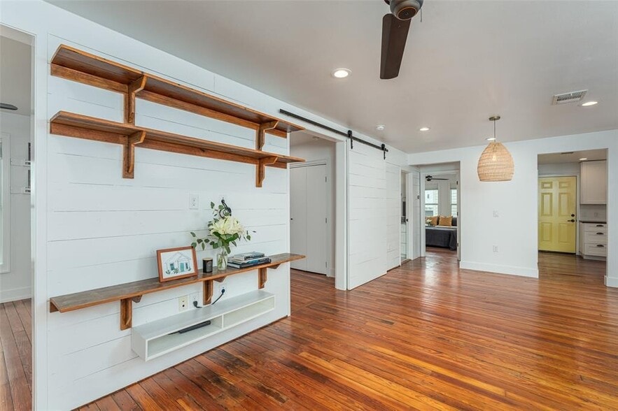 More Photos Of 1148 Northwestern Ave, Austin Specialty For Sale