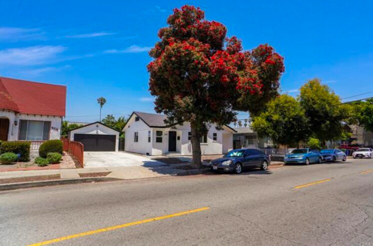 More Photos Of 3123 Hyde Park Blvd, Los Angeles Specialty For Sale