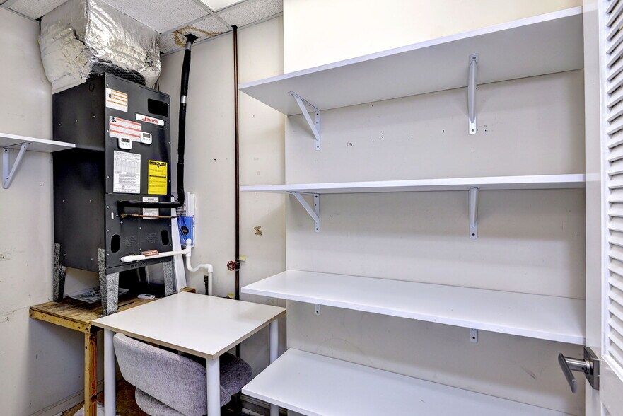 More Photos Of 1313 Jamestown Rd, Williamsburg Office For Sale