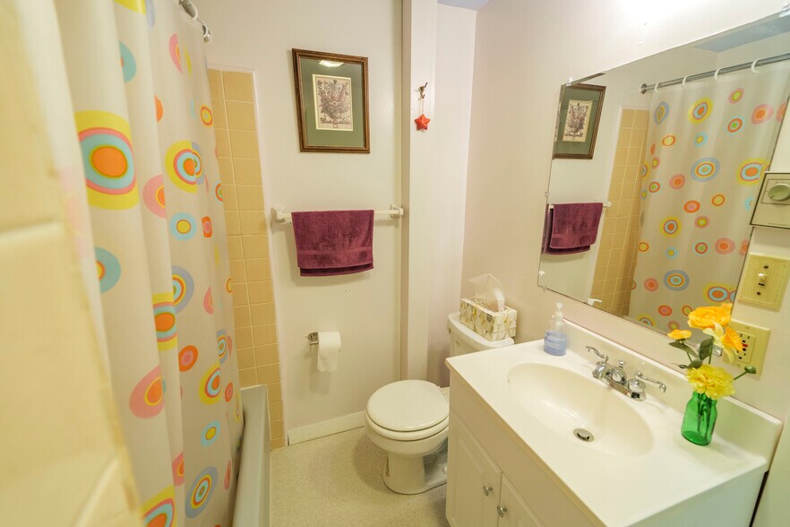More Photos Of 6 Abroad Rd, West Dover Hotel For Sale