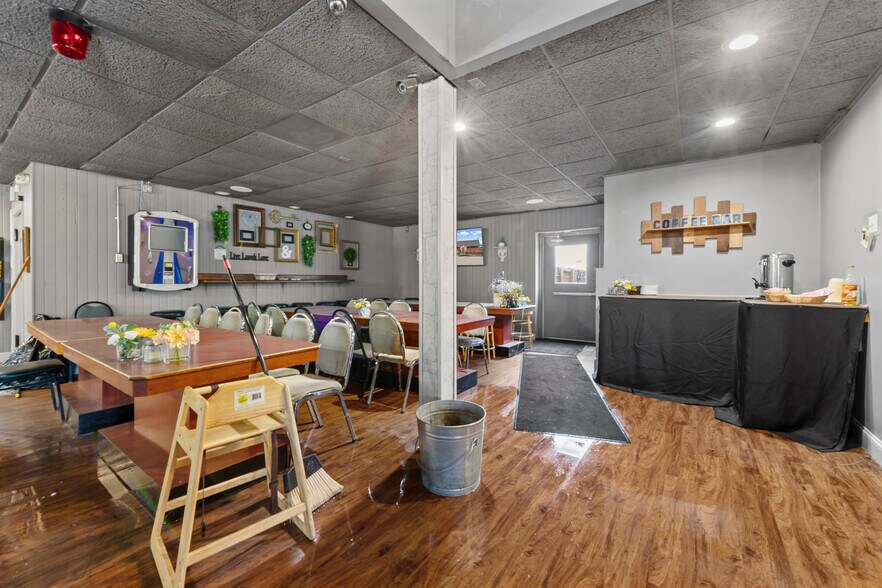 More Photos Of 1090 Rochester Rd, Troy Restaurant For Sale