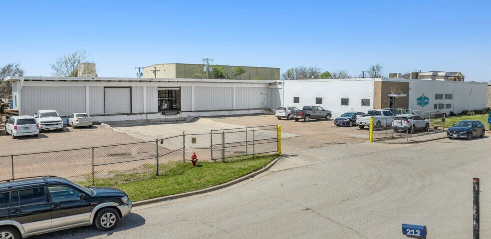 More Photos Of 209 Otis Dr, Woodway Refrigeration Cold Storage For Sale