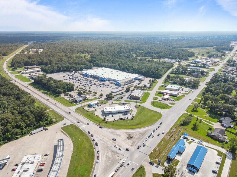 More Photos Of 2139 Highway 146 Byp, Liberty Storefront For Lease