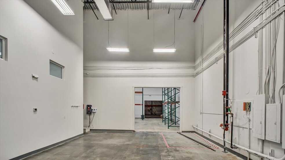 More Photos Of 4800 Lyons Technology Pky, Coconut Creek Warehouse For Sale