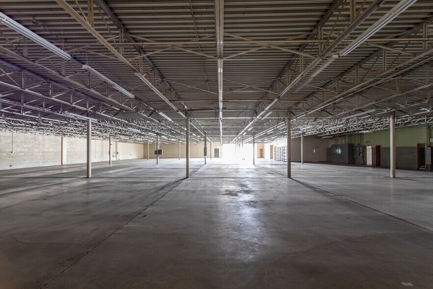 More Photos Of 2200 5th St, Wichita Falls Warehouse For Sale