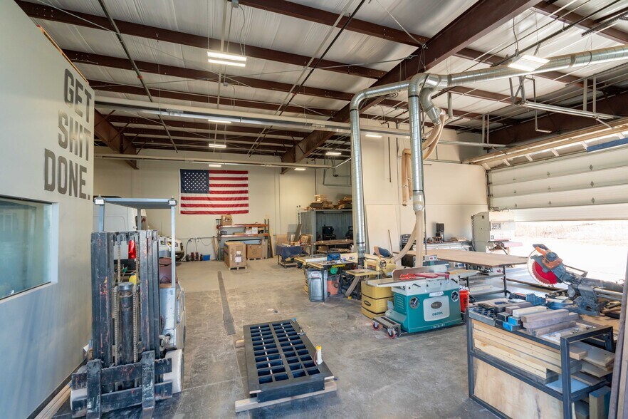 More Photos Of 3000 Airport Dr, Erie Light Manufacturing For Sale