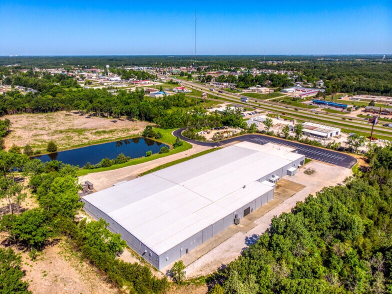 More Photos Of 1402 E Veterans Memorial Pky, Truesdale Manufacturing For Sale