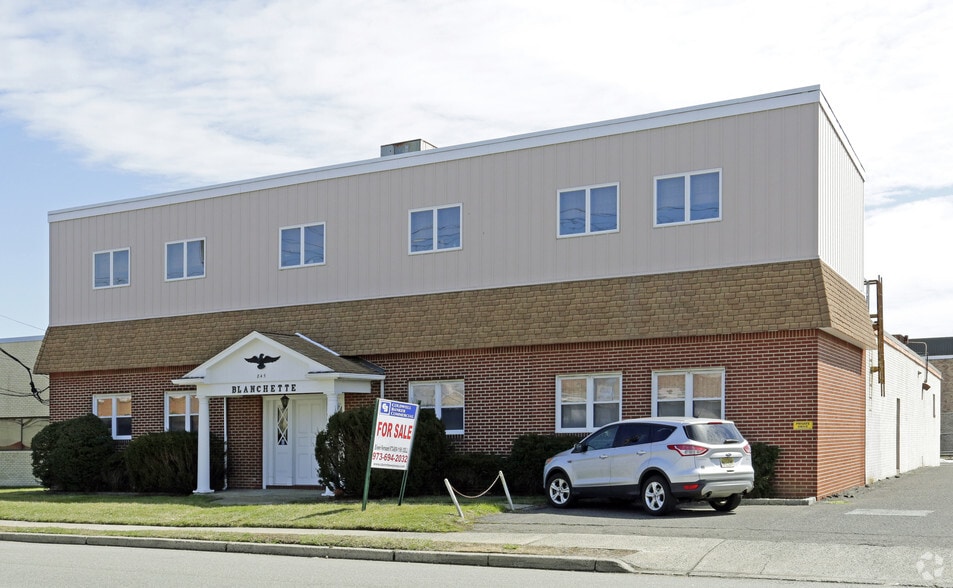 Primary Photo Of 845 Bloomfield Ave, Clifton Manufacturing For Lease