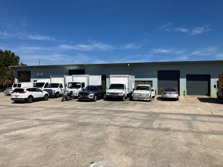 Primary Photo Of 1365 Bennett Dr, Longwood Warehouse For Lease