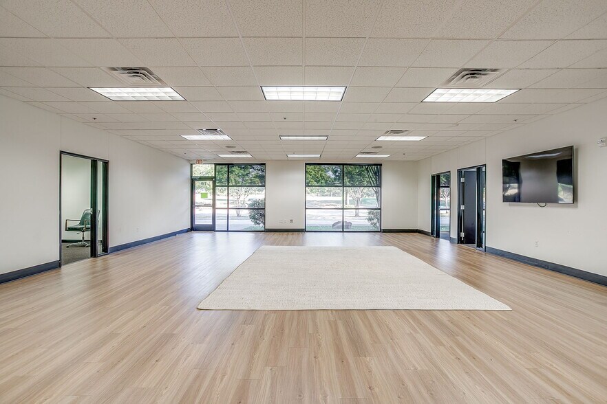 More Photos Of 3262 Chapel Creek Blvd, Fort Worth Office For Lease