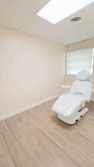 Primary Photo Of 1130 Bayview Dr, Fort Lauderdale Medical For Lease
