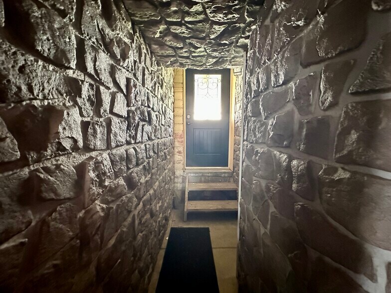 More Photos Of 1312 Broadway, Marysville Freestanding For Sale