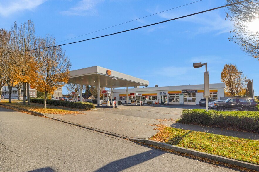 More Photos Of 1105 2nd St, Snohomish Service Station For Sale