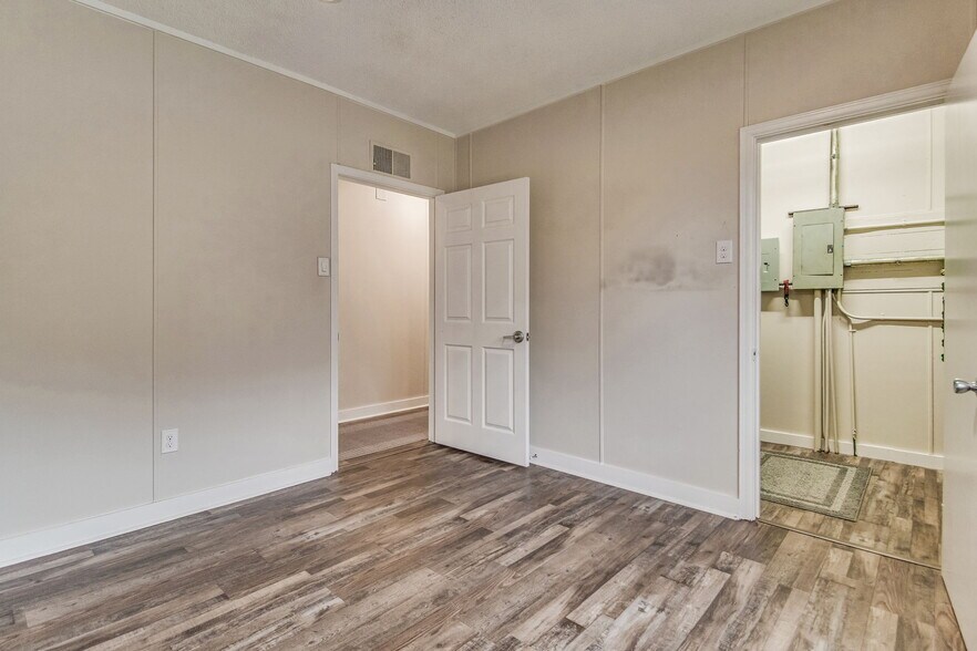 More Photos Of 725 S J St, Pensacola Office Residential For Sale