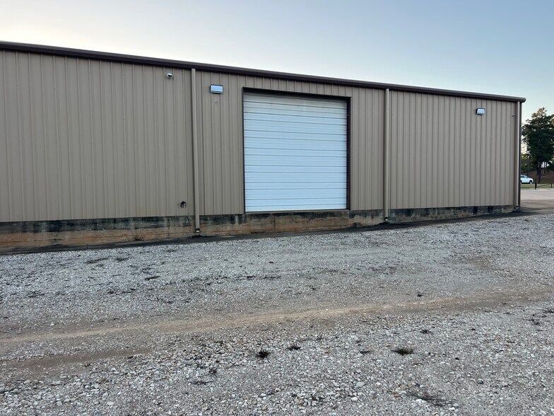 More Photos Of 15503 TX-110, Whitehouse Warehouse For Lease