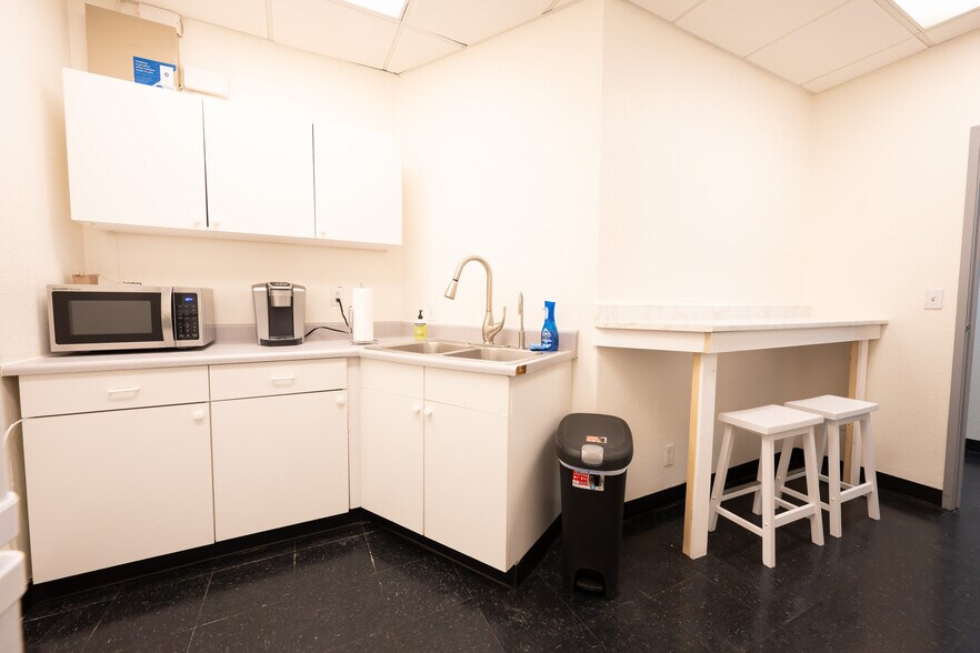 More Photos Of 601 S Rancho Dr, Las Vegas Medical For Sale