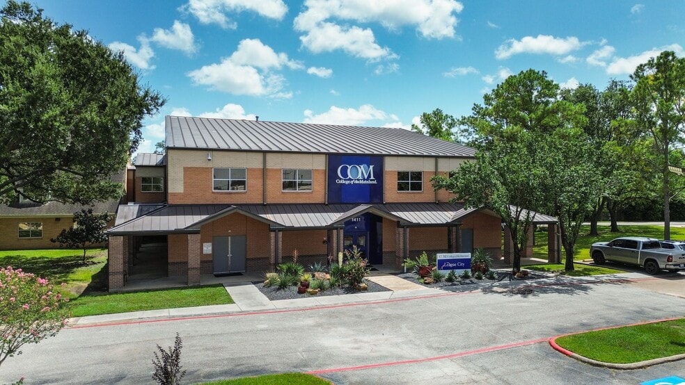 More Photos Of 1411 W Main St, League City Schools For Sale