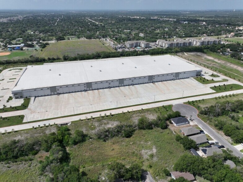 More Photos Of 715 SE Loop 410, San Antonio Manufacturing For Lease