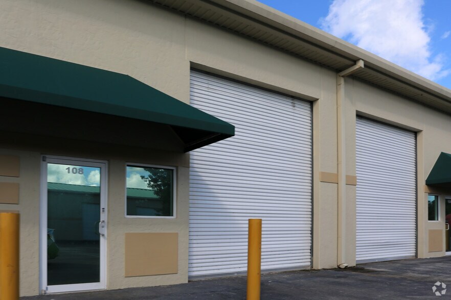 More Photos Of 535-545 NW Mercantile Pl, Port Saint Lucie Light Distribution For Sale