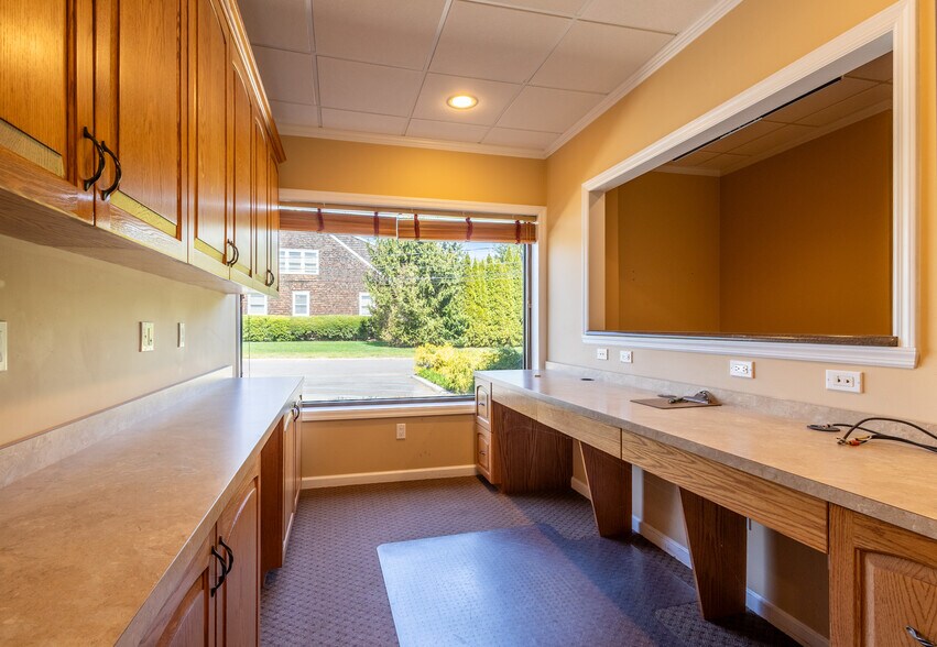 More Photos Of 189 (NYS) Route 25, Riverhead Medical For Sale