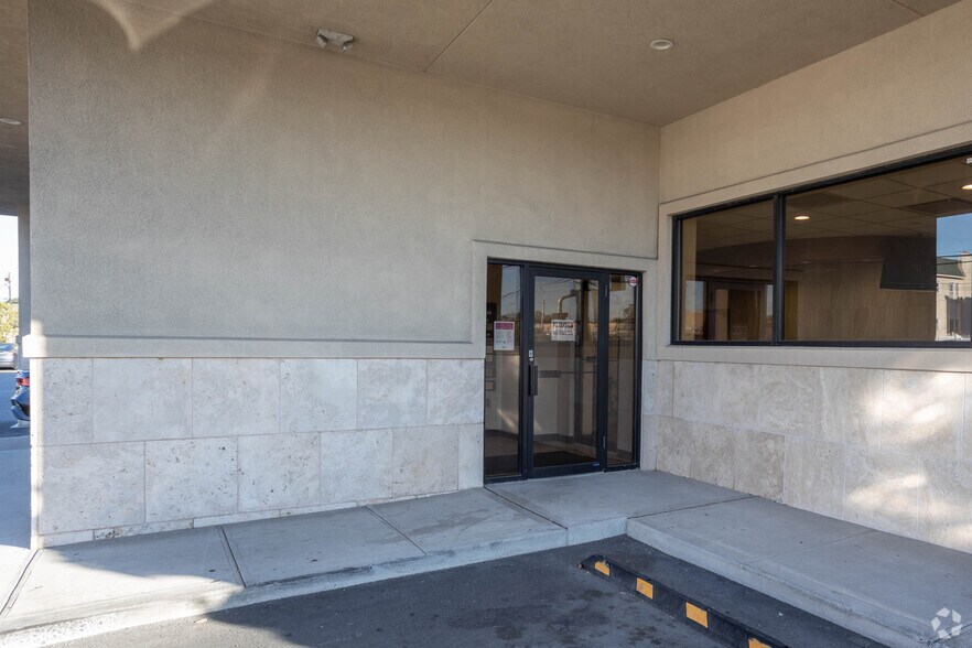 More Photos Of 2965 Long Beach Rd, Oceanside Medical For Lease