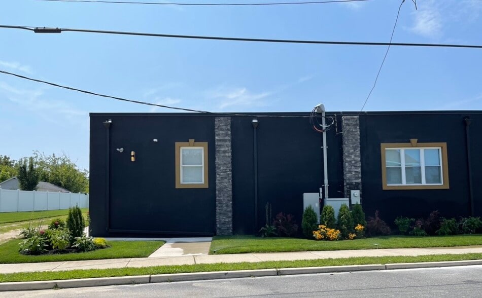 Primary Photo Of 634 N Main St, Pleasantville Daycare Center For Lease