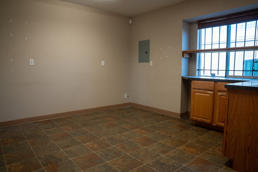 More Photos Of 8922 NE Vancouver Way, Portland Service For Lease