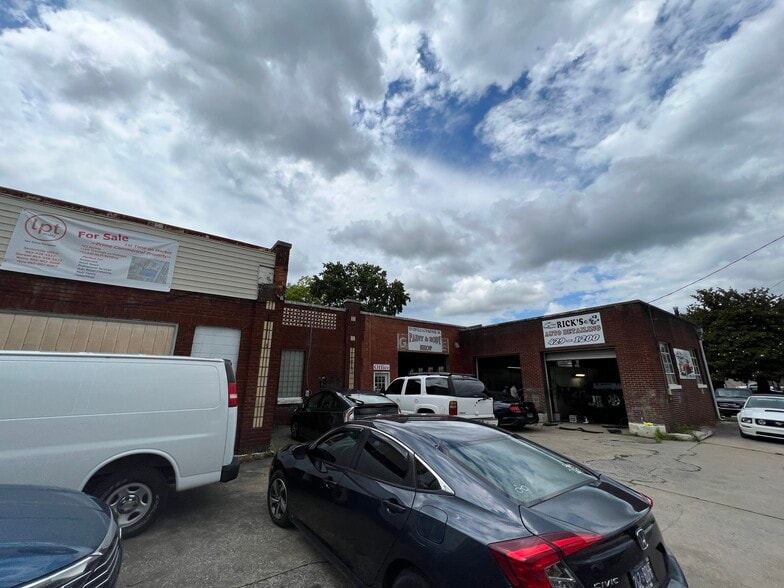 More Photos Of 221 Parkway, Sevierville Auto Repair For Lease