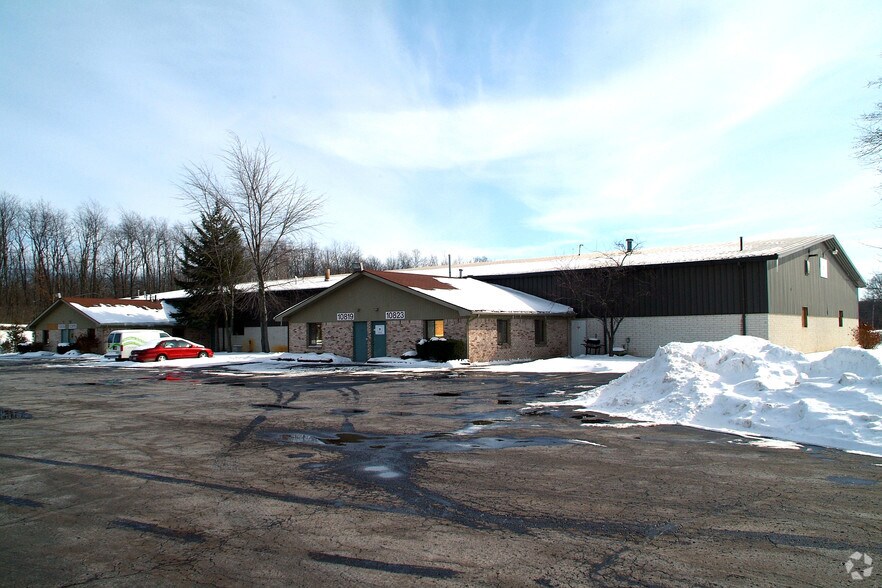 More Photos Of 10809-10823 Plaza Dr, Whitmore Lake Warehouse For Lease