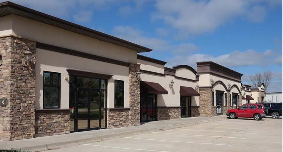 More Photos Of 25606 Old Kc Rd, Paola Showroom For Lease