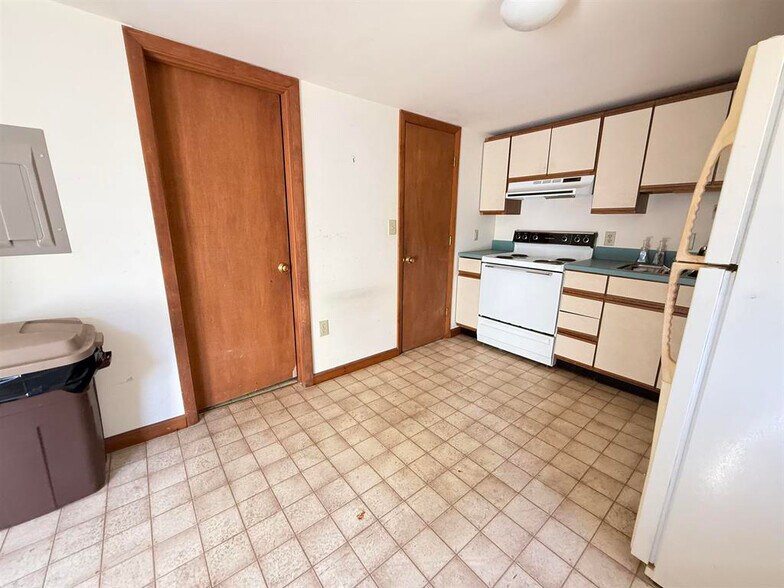 More Photos Of 21 Preston Ln, Bomoseen Flex For Sale