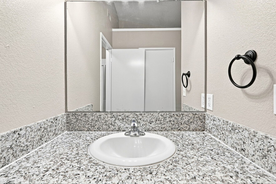 More Photos Of 1262 N Marks Ave, Fresno Apartments For Sale