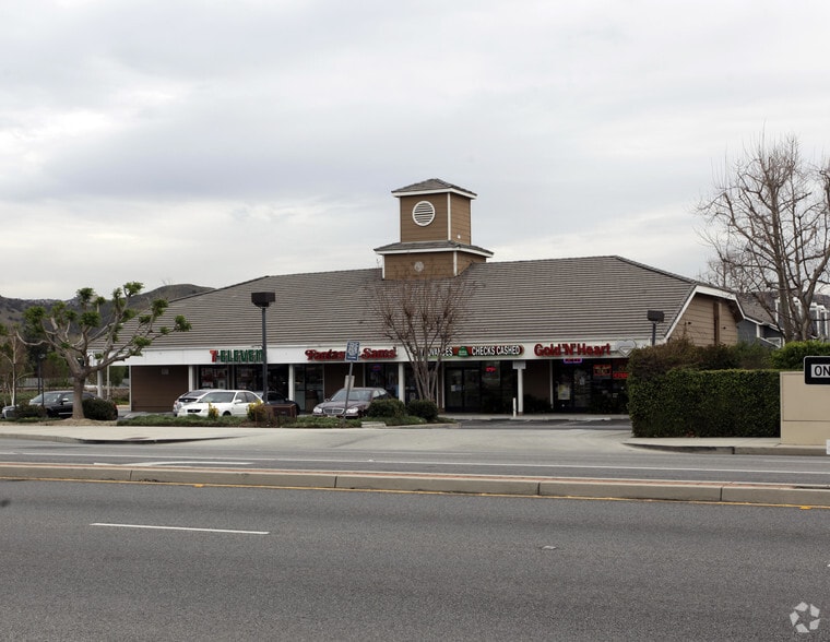 More Photos Of 3998 Cochran St, Simi Valley General Retail For Lease