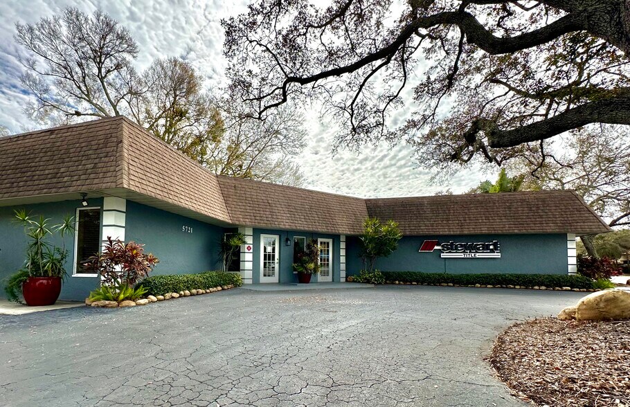 More Photos Of 5721 4th St N, Saint Petersburg Office Residential For Lease