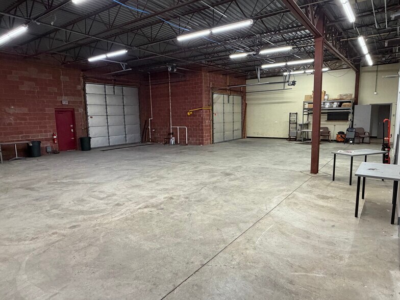 More Photos Of 130 W Armory Dr, South Holland Showroom For Sale