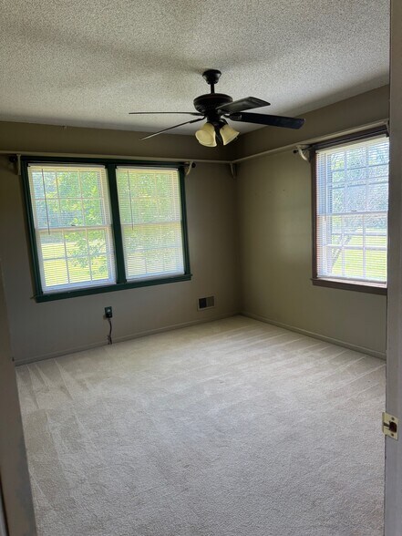 More Photos Of 2113 Wessinger Rd, Chapin Office For Lease