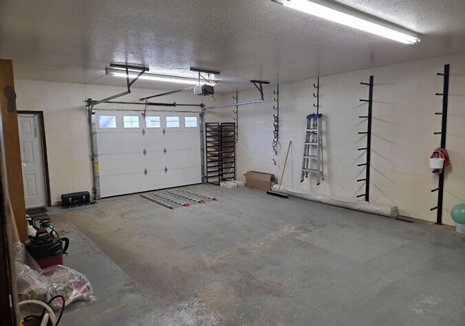 More Photos Of 1409 1st Avenue NW, Weyburn Showroom For Lease