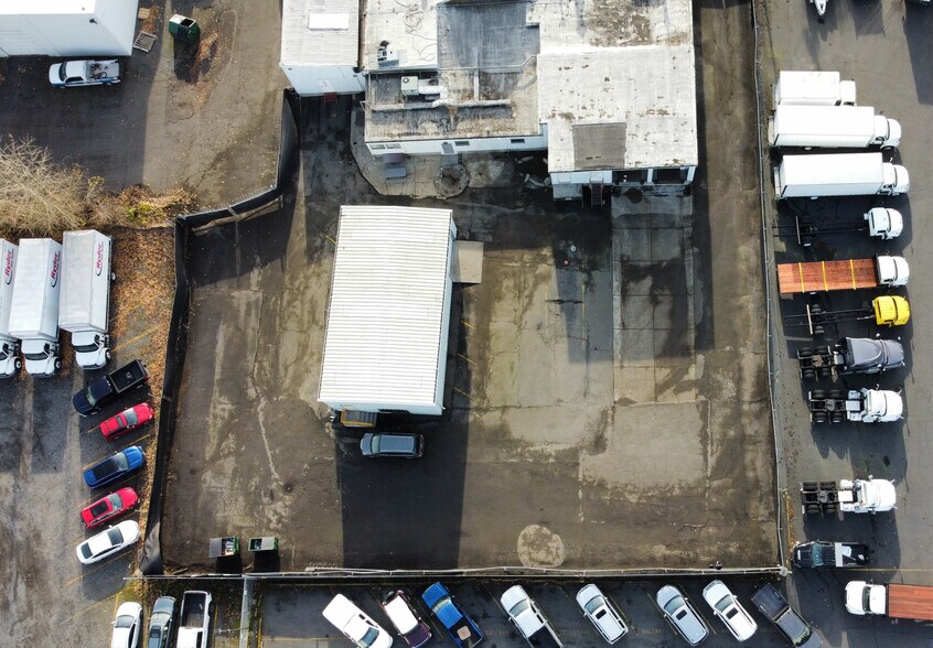 More Photos Of 81 NE Columbia Blvd, Portland Warehouse For Lease